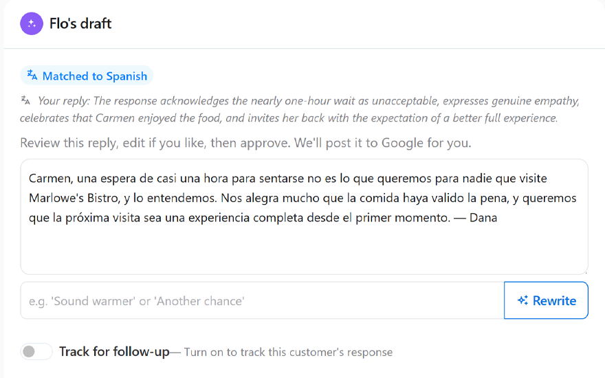 A Spanish review answered in Spanish inside ReviewFloAI